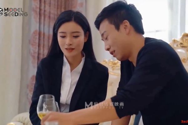Cô em nhân viên bên bảo hiểm làm tình với khách hàng để được ký hợp đồng